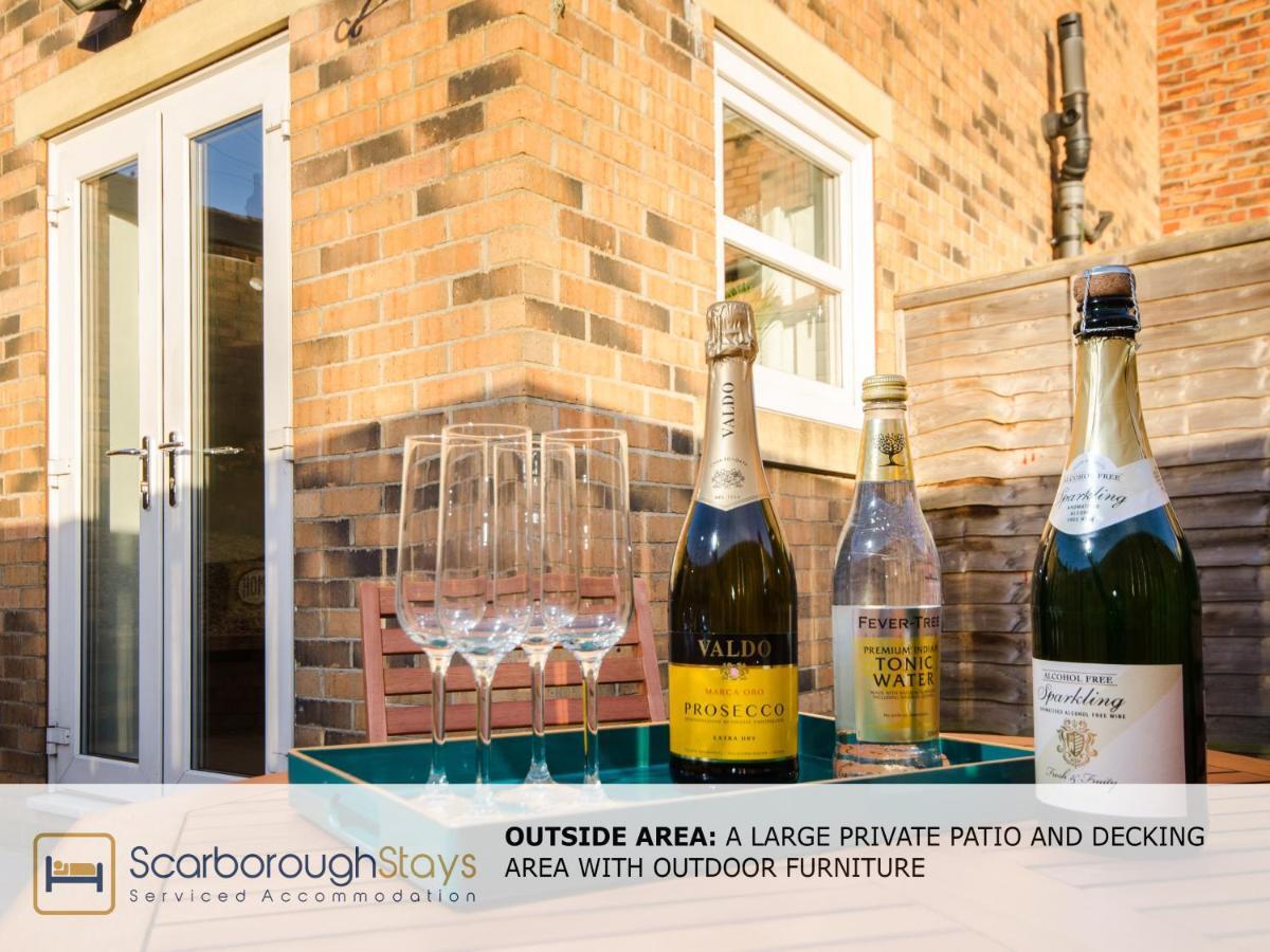 Hibernia Place, 3 Bedroom Townhouse With Patio & Seating Area - Free Parking Scarborough Exterior foto