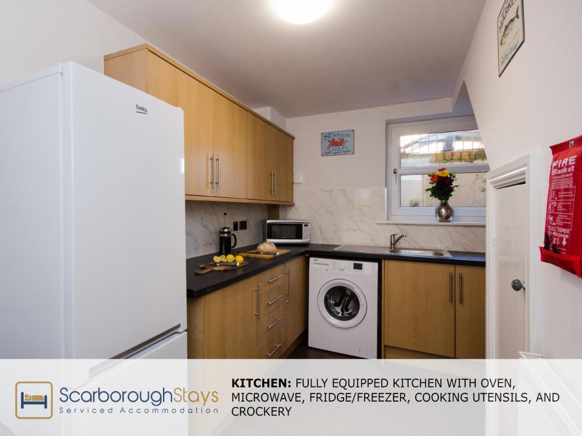 Hibernia Place, 3 Bedroom Townhouse With Patio & Seating Area - Free Parking Scarborough Exterior foto
