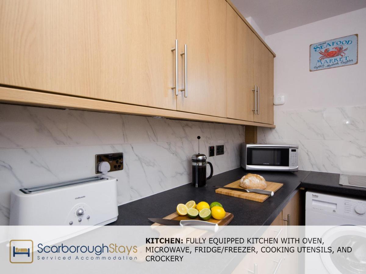 Hibernia Place, 3 Bedroom Townhouse With Patio & Seating Area - Free Parking Scarborough Exterior foto